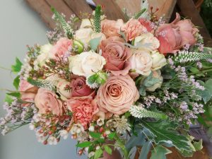 bridal-bouquet-pink-peach-blush-side
