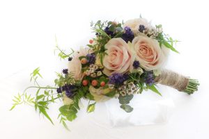bridal-bouquet-pink-rose-purple-side