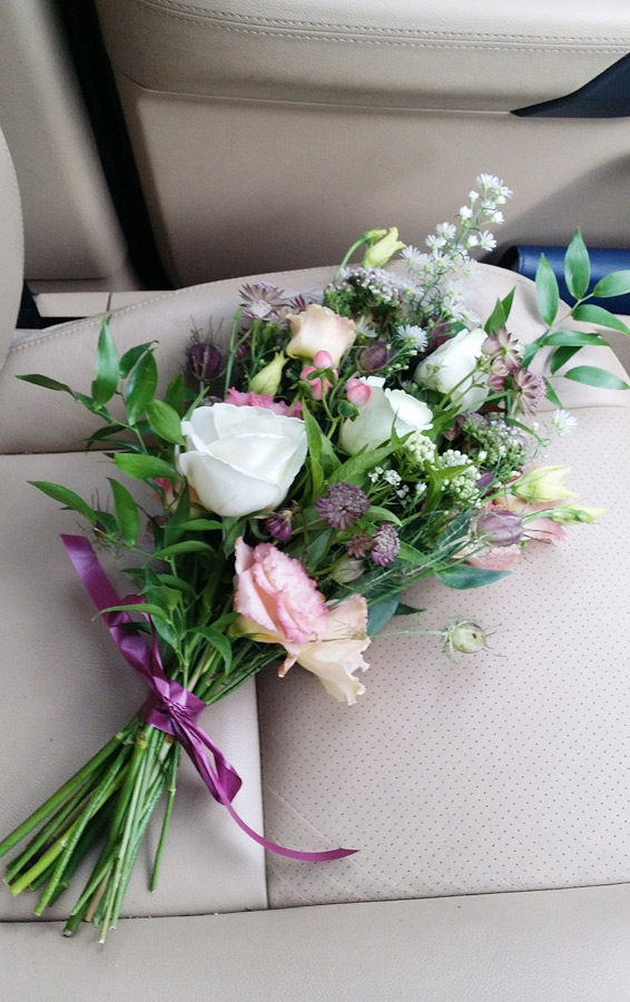 Forward-facing Thankyou or Bridal bouquet