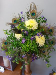 wedding-flowers-forward-facing-arrangement