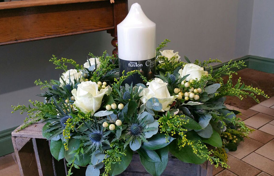 Christmas candle table center with white roses