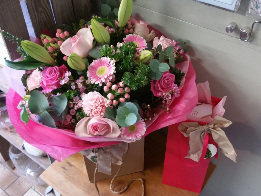 Large Pink Handtied Aqua Pack Bouquet and Champagne Gift Pack